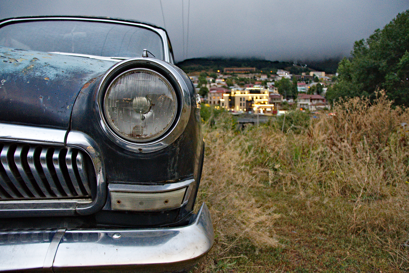 Eines von vielen Autowracks in der Stadt